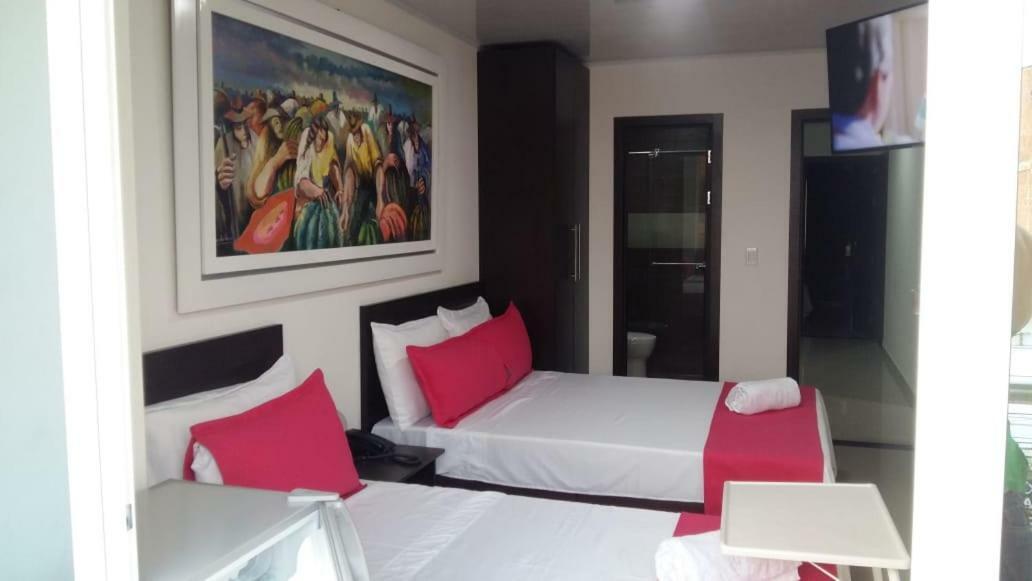 Hotel Giron Plaza Екстериор снимка