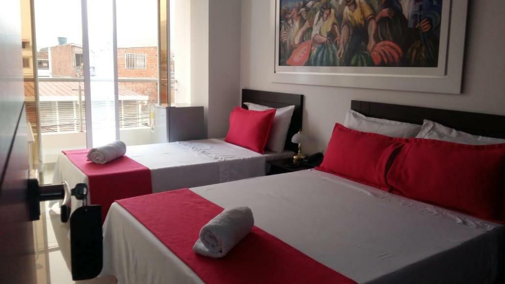 Hotel Giron Plaza Екстериор снимка